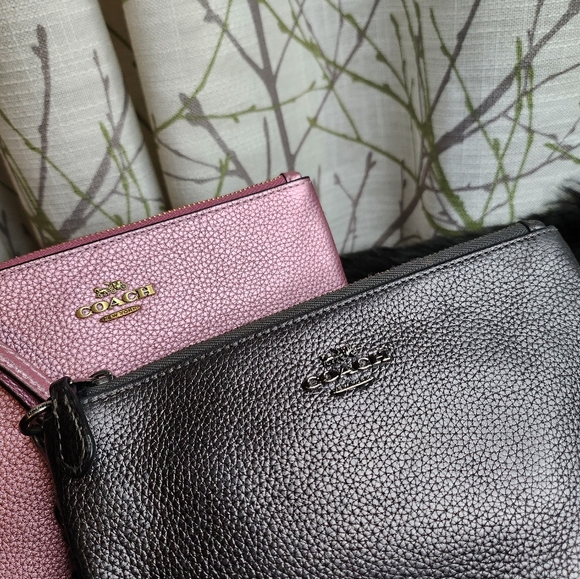 COACH large metallic wristlet - Picture 6 of 7